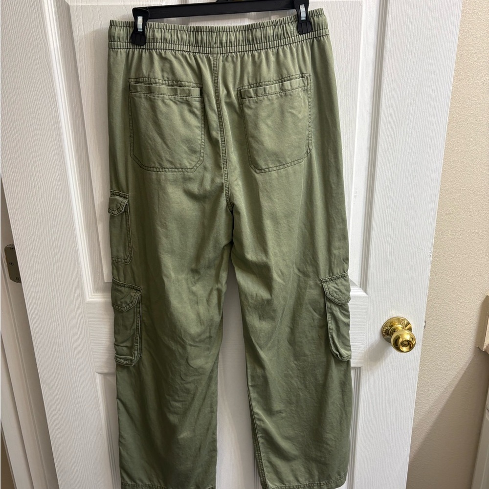 Women’s olive cargo pants